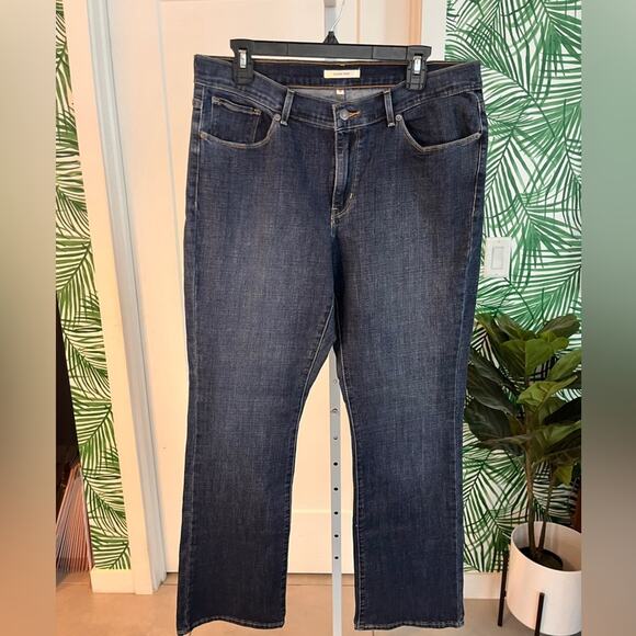 Levi’s Classic Bootcut Jeans Size 14 Dark Wash - Picture 2 of 10